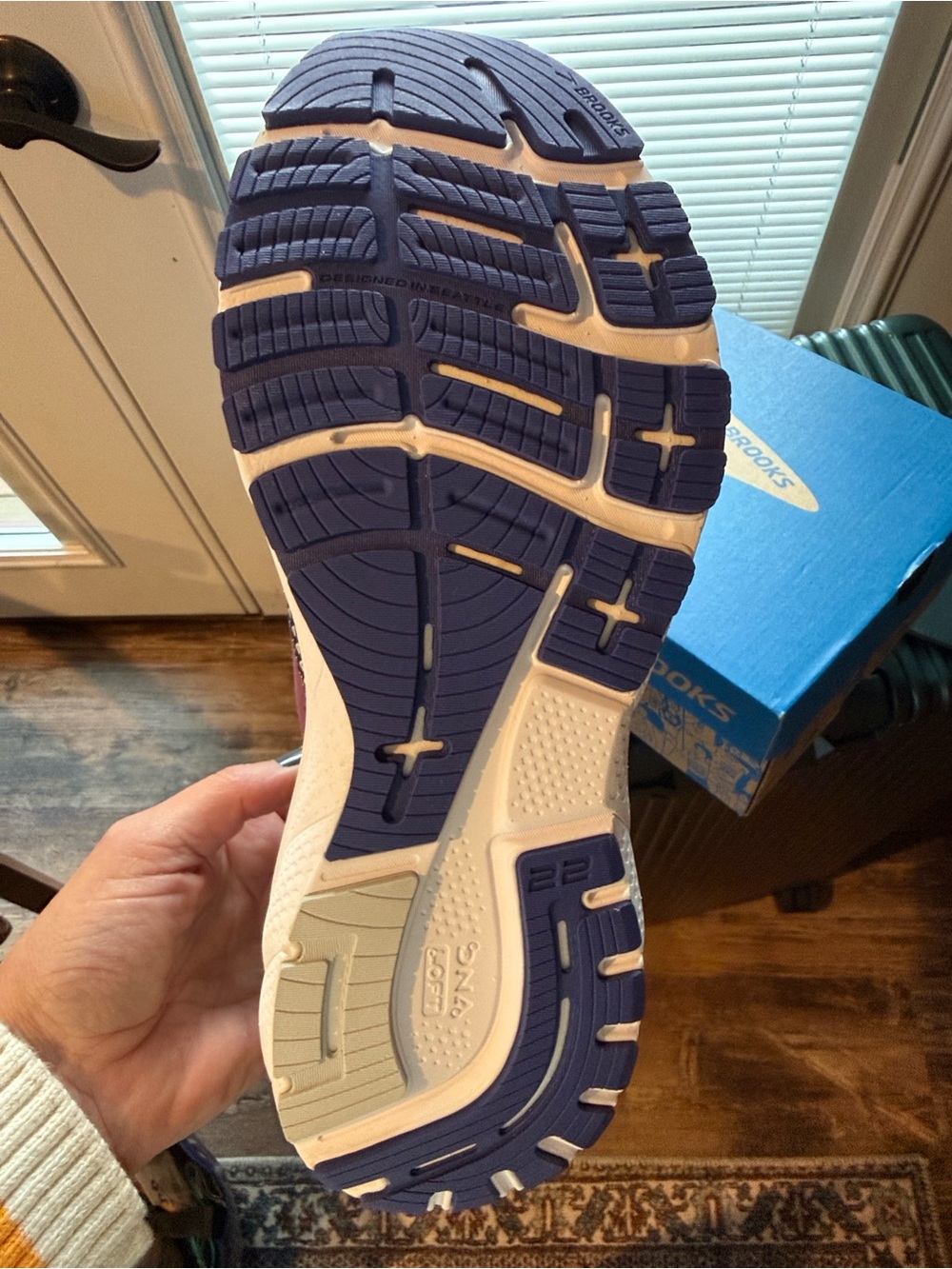 Brooks women’s Running Shoe - White and Navy